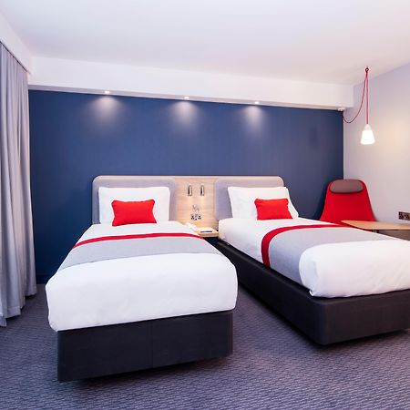 Holiday Inn Express - Manchester - Traffordcity By Ihg Urmston Exterior photo