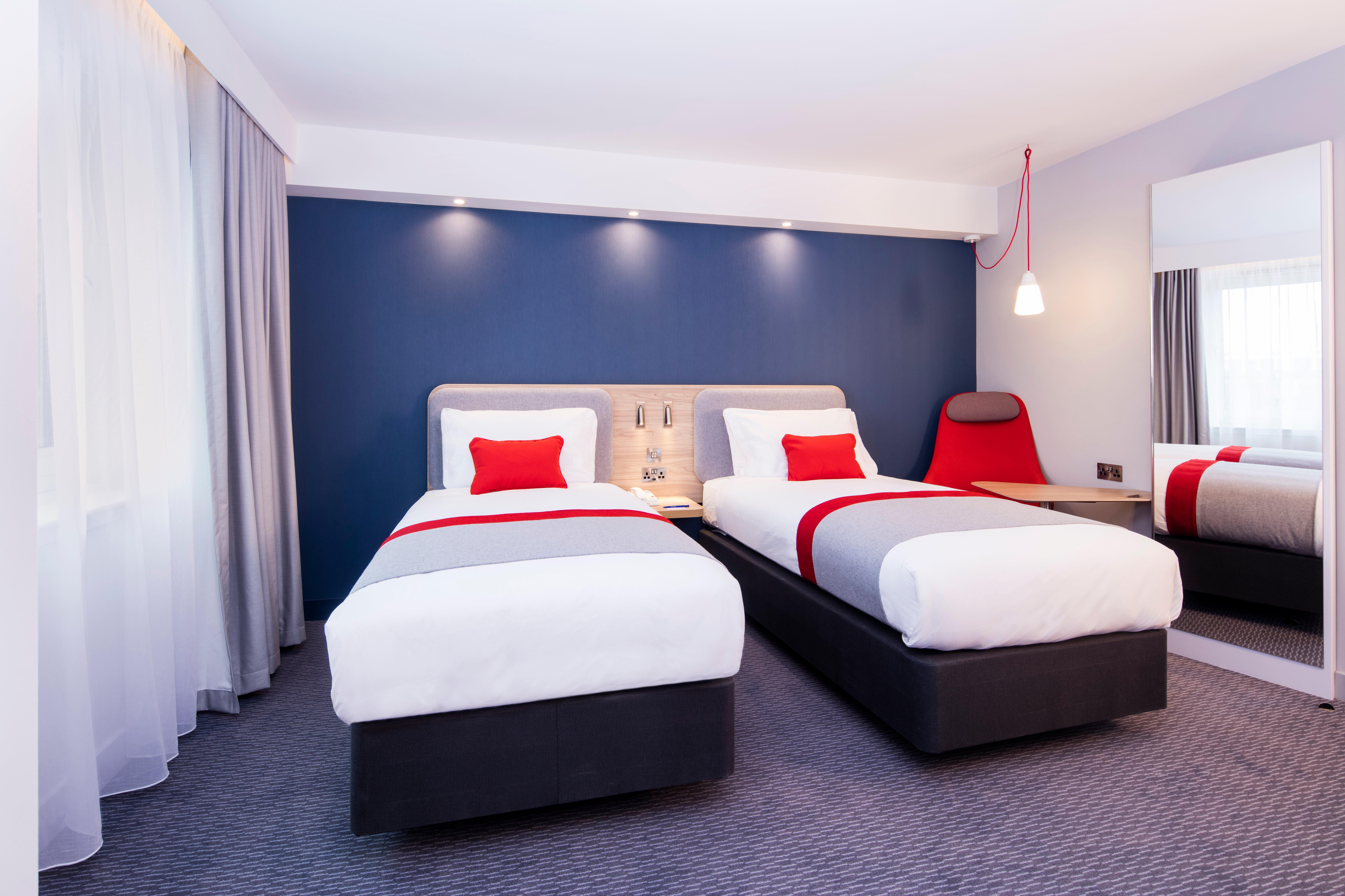 Holiday Inn Express - Manchester - Traffordcity By Ihg Urmston Exterior photo