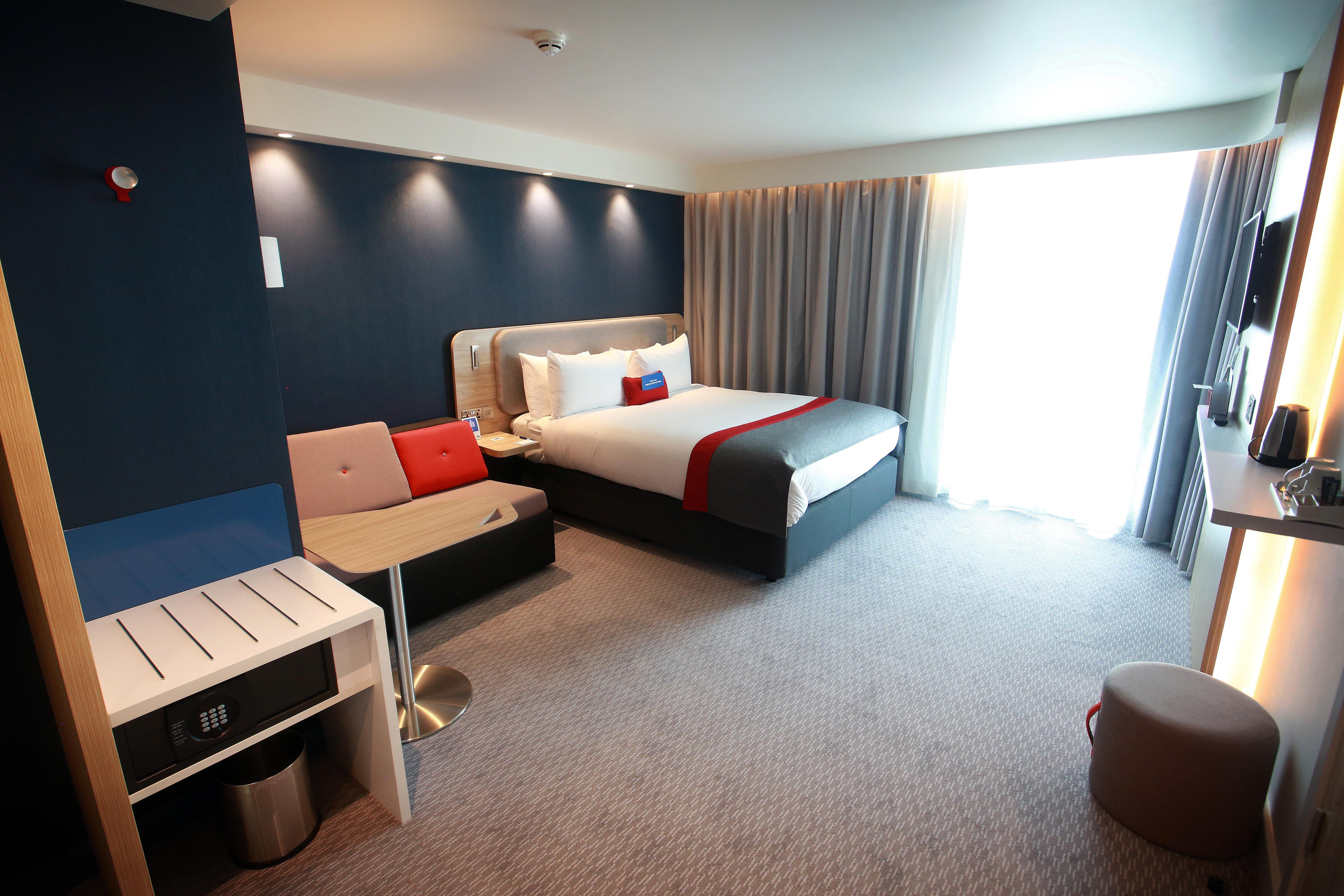 Holiday Inn Express - Manchester - Traffordcity By Ihg Urmston Exterior photo
