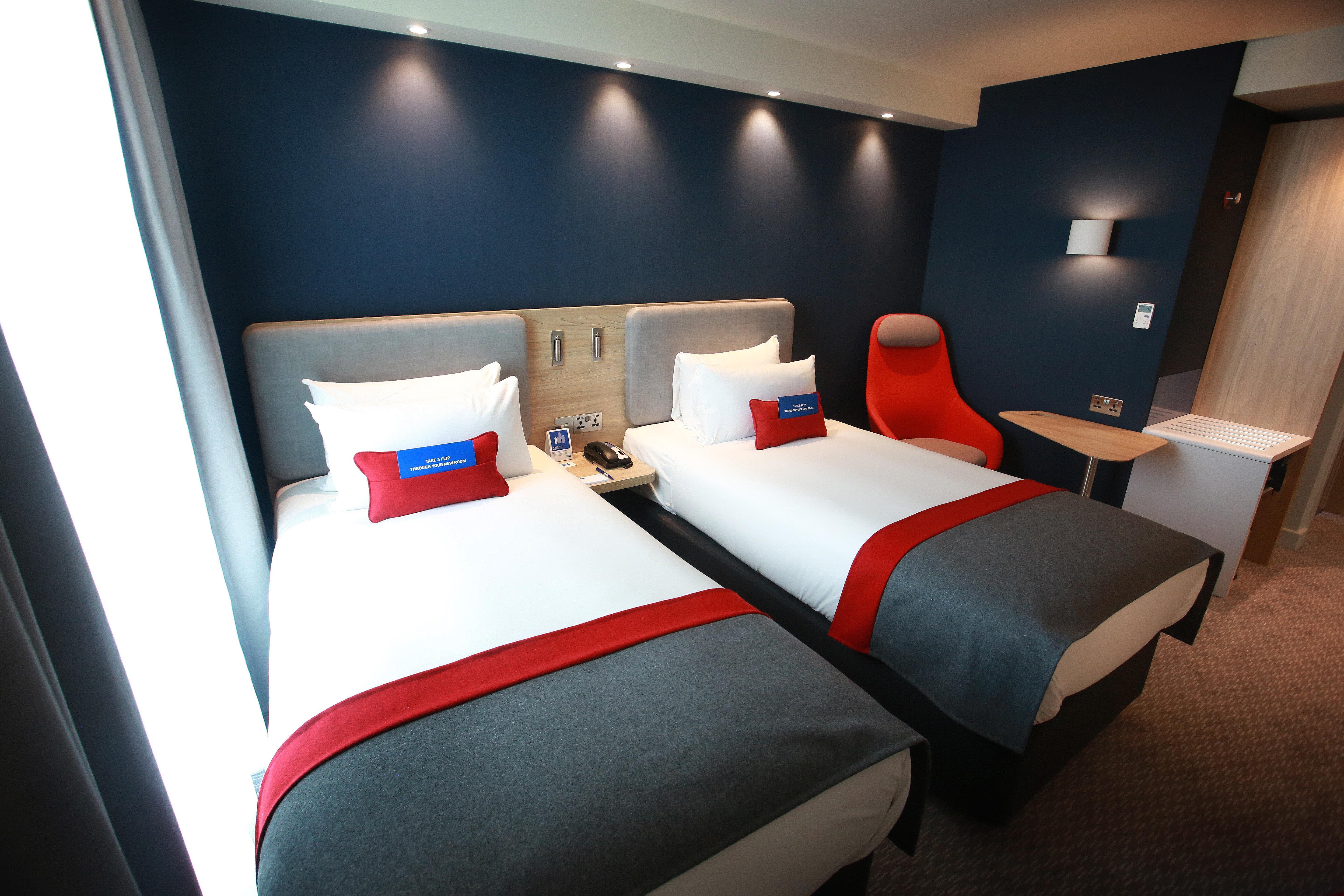 Holiday Inn Express - Manchester - Traffordcity By Ihg Urmston Exterior photo