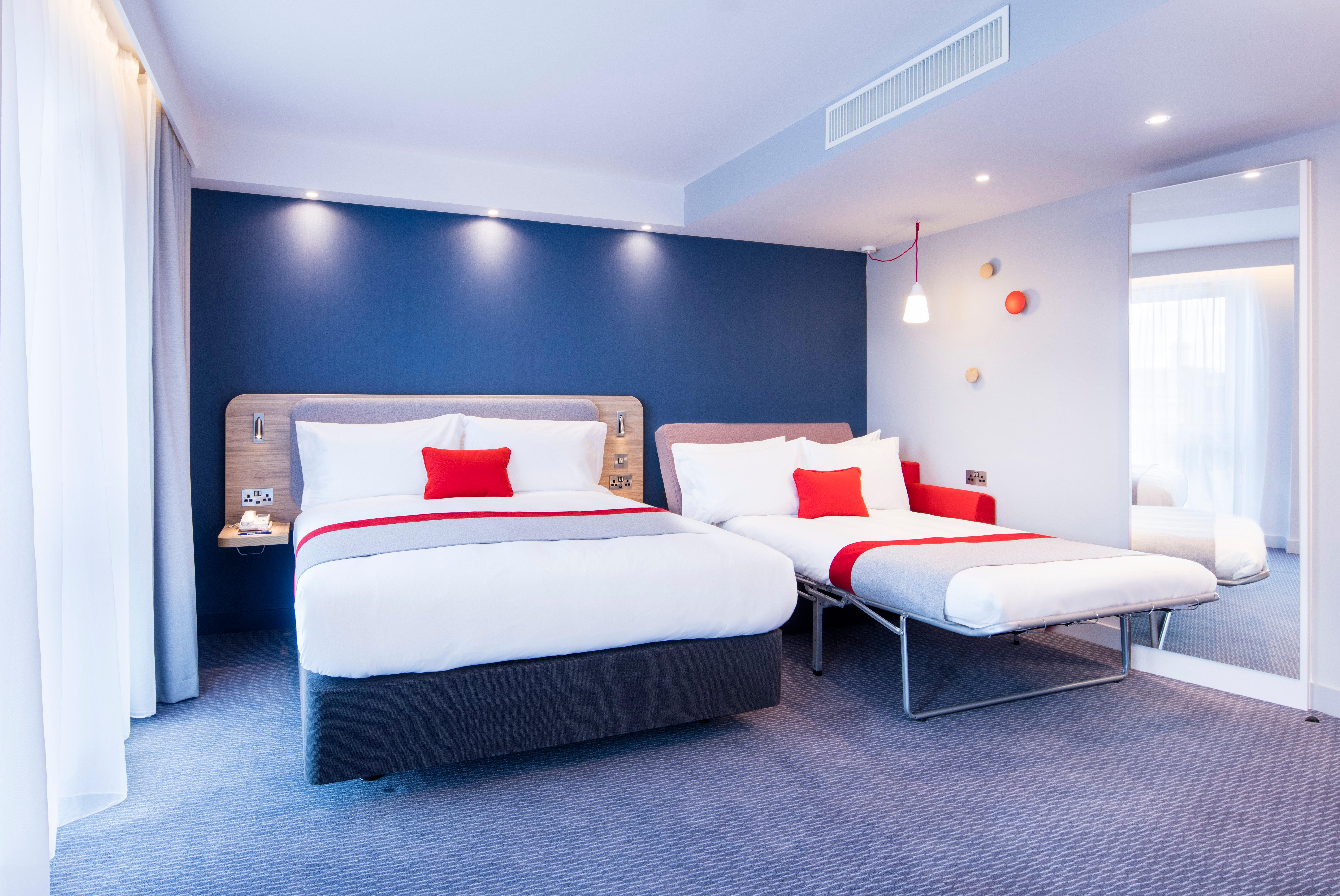 Holiday Inn Express - Manchester - Traffordcity By Ihg Urmston Exterior photo