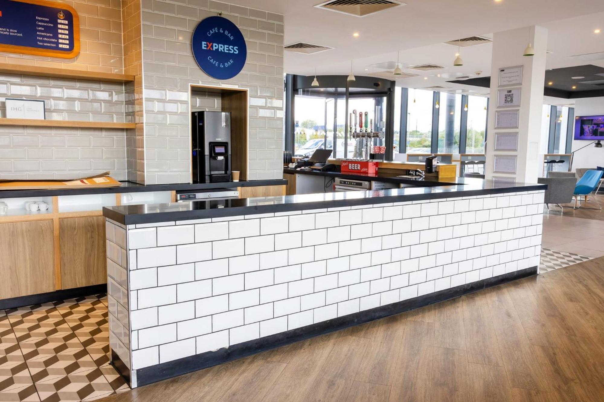 Holiday Inn Express - Manchester - Traffordcity By Ihg Urmston Exterior photo