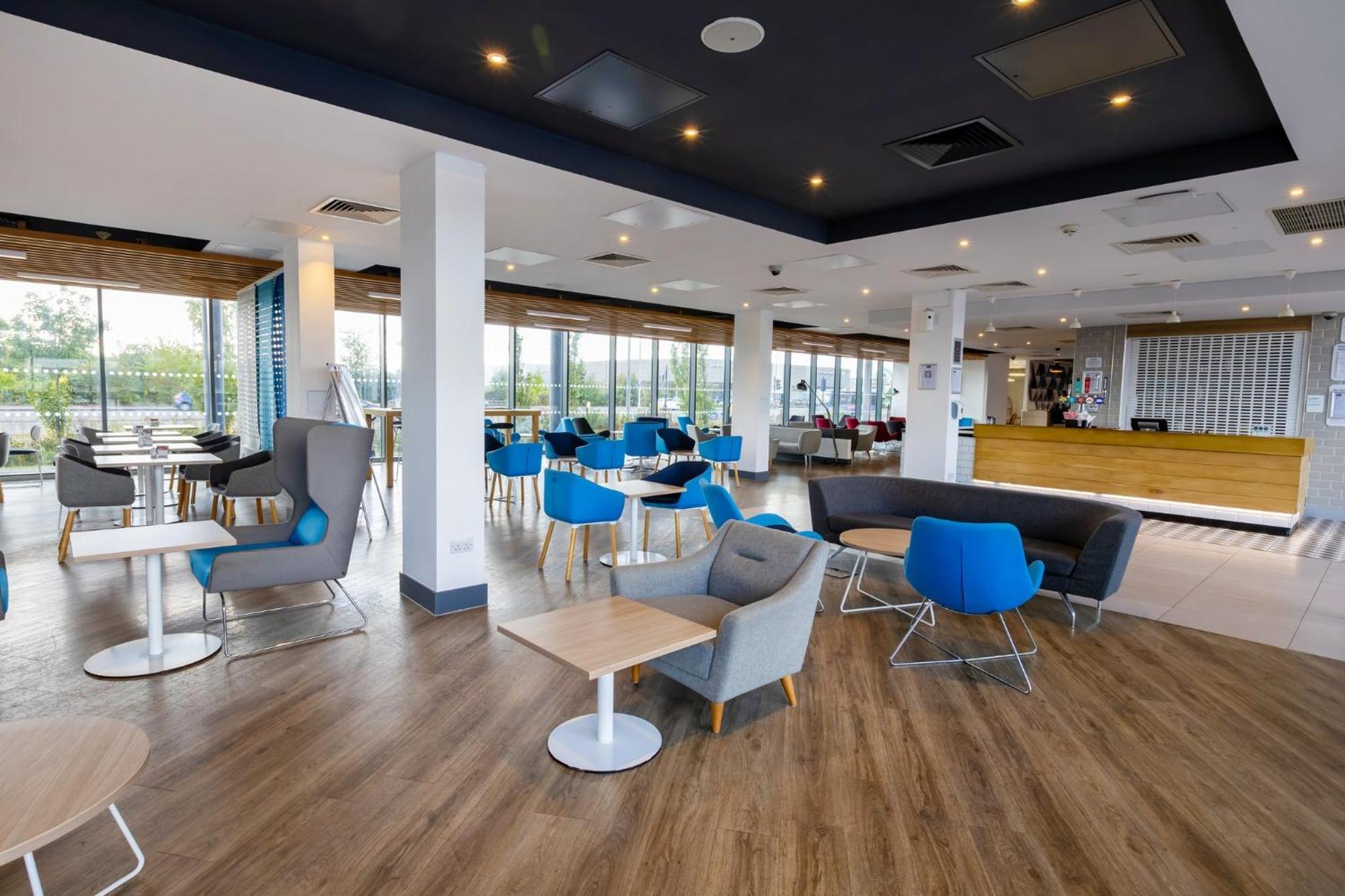 Holiday Inn Express - Manchester - Traffordcity By Ihg Urmston Exterior photo