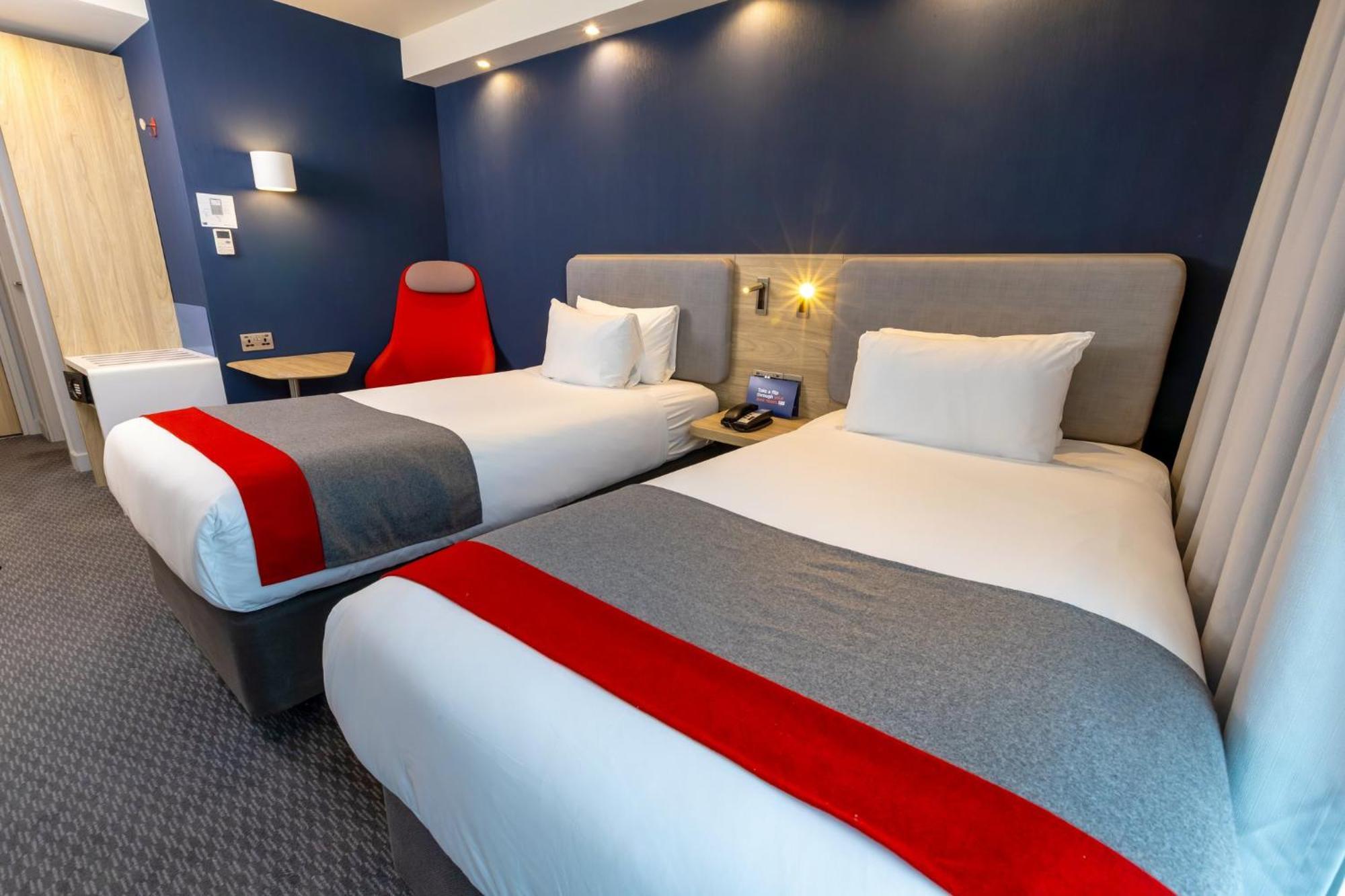 Holiday Inn Express - Manchester - Traffordcity By Ihg Urmston Exterior photo