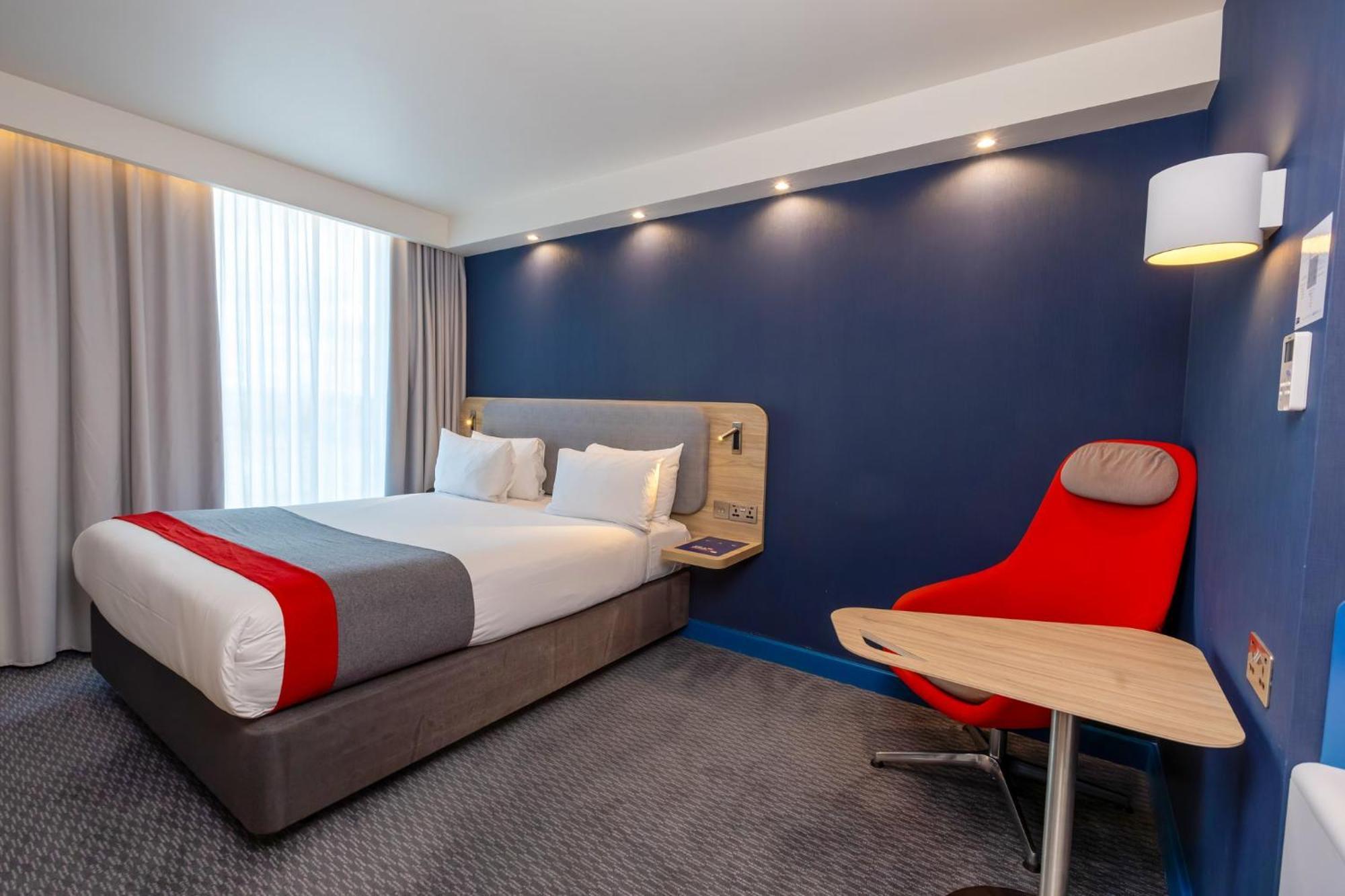 Holiday Inn Express - Manchester - Traffordcity By Ihg Urmston Exterior photo