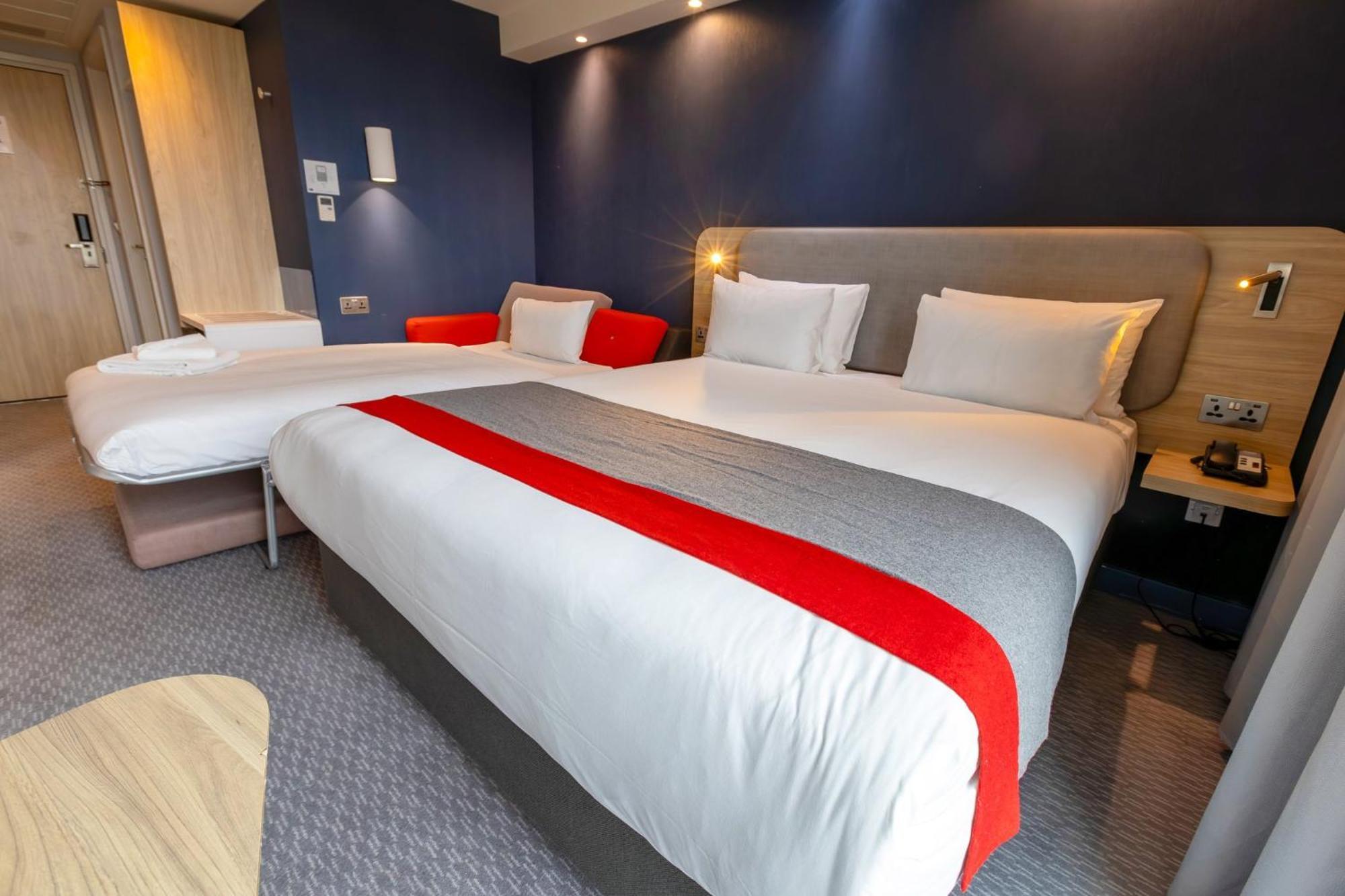 Holiday Inn Express - Manchester - Traffordcity By Ihg Urmston Exterior photo