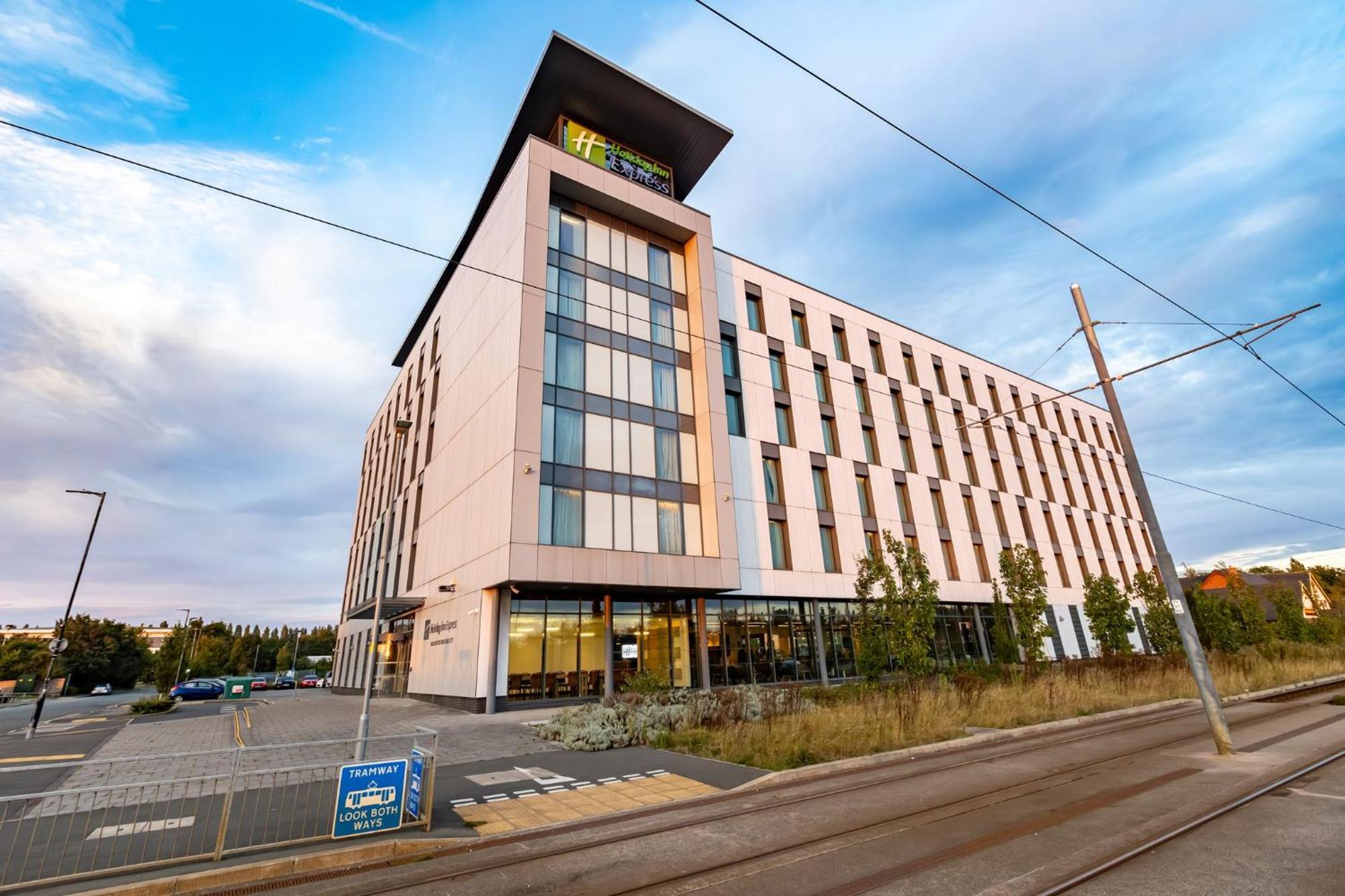 Holiday Inn Express - Manchester - Traffordcity By Ihg Urmston Exterior photo