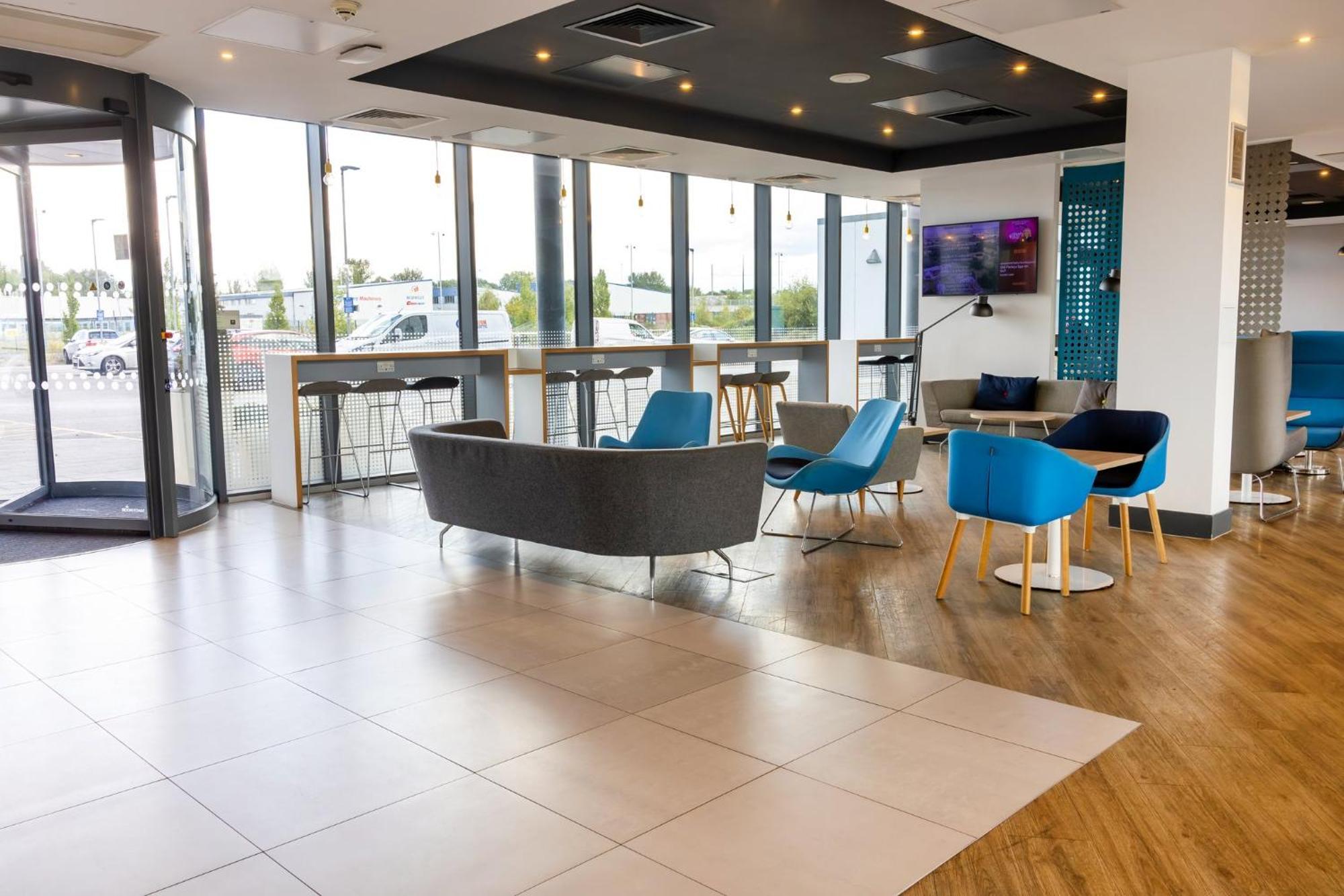 Holiday Inn Express - Manchester - Traffordcity By Ihg Urmston Exterior photo