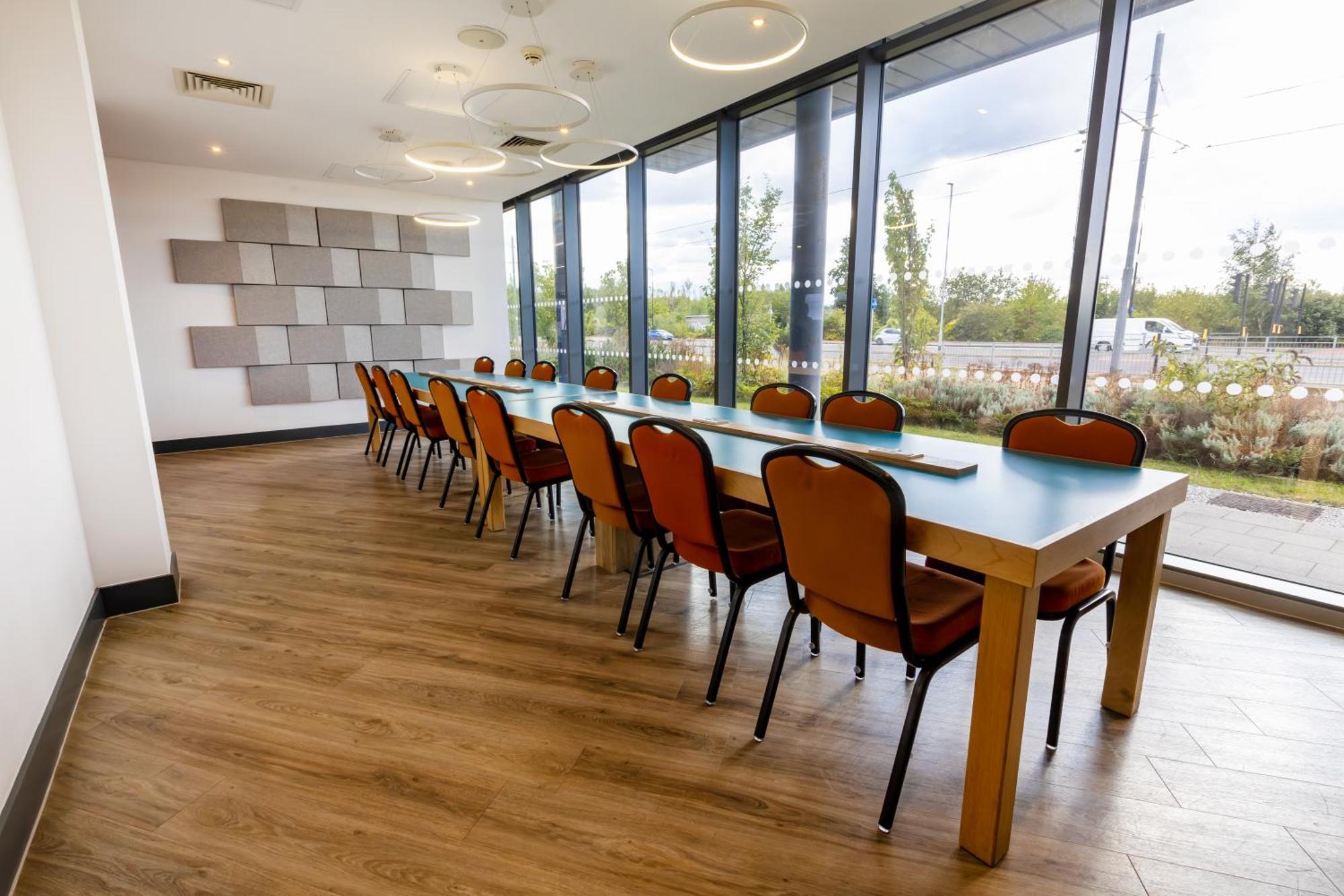 Holiday Inn Express - Manchester - Traffordcity By Ihg Urmston Exterior photo